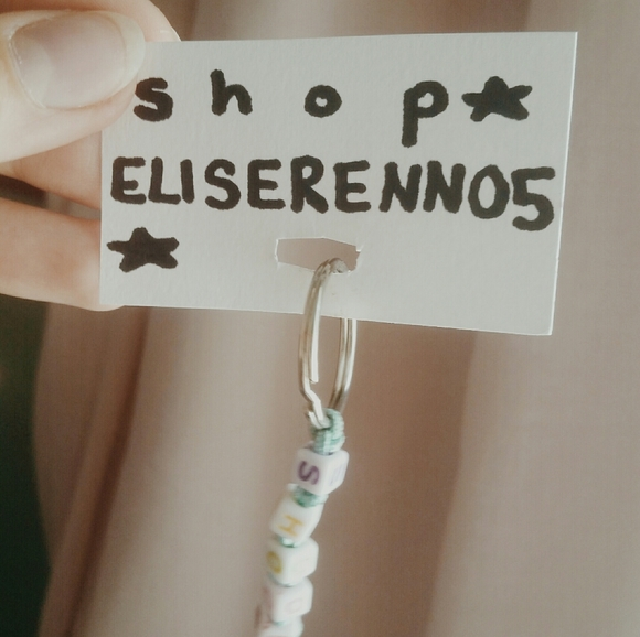 ☆ HANDMADE Shook Letter Keychain ☆ - Picture 3 of 4